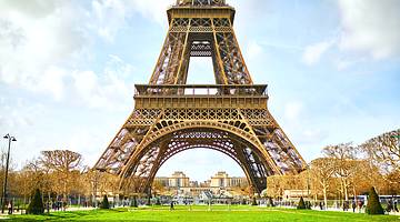 This 4 Days in Paris Itinerary includes a visit to the Eiffel Tower, Paris, France