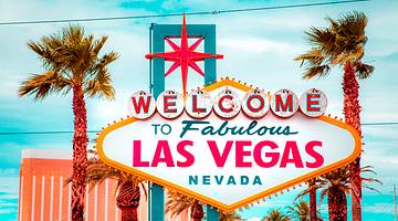 36 hours in Las Vegas - Las Vegas Sign on the Las Vegas Strip in Nevada, USA
