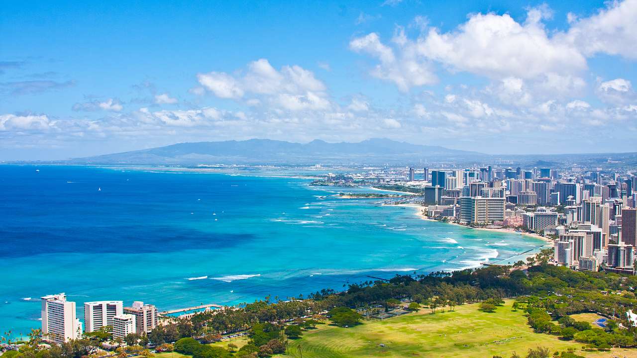 Relaxing on the beach and hiking are the best free things to do in Oahu, Hawaii