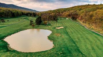 Playing a round of golf is one of the fun things to do in Berkeley Springs, WV