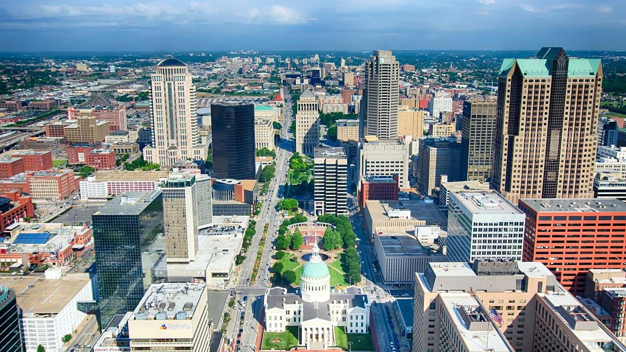 Aerial of a city with tall skyscrapers and a courthouse in the middle
