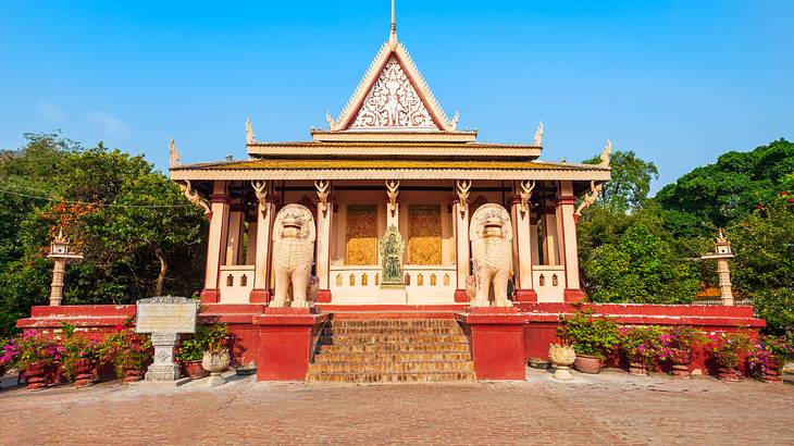 Wat Phnom Temple - The Heart of Phnom Penh