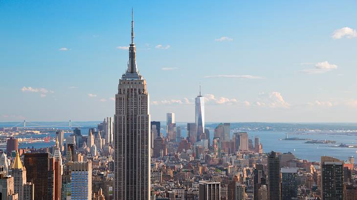 The Empire State Building is one of the mostromantic things to do in NYC for couples