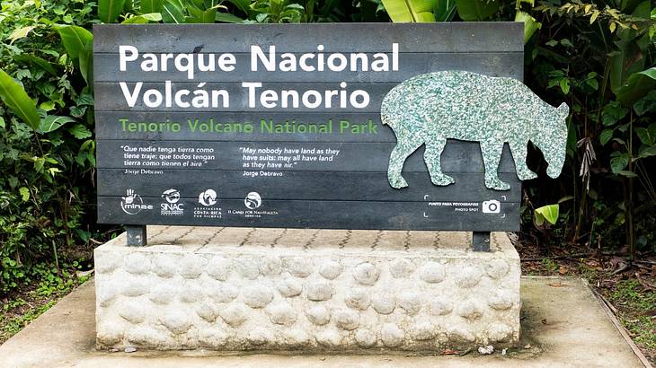 A sign in that says "Tenorio Volcano National Park" in Spanish