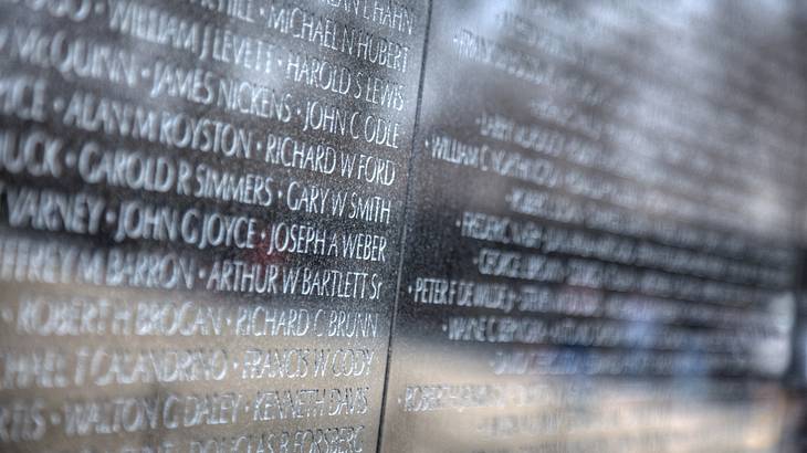Black granite wall engraved with soldiers' names