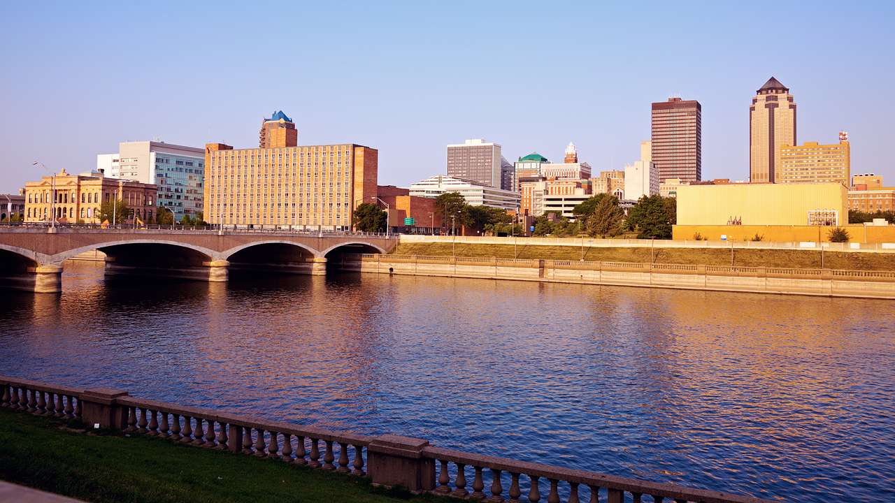 One of the famous landmarks in Iowa is the Des Moines River
