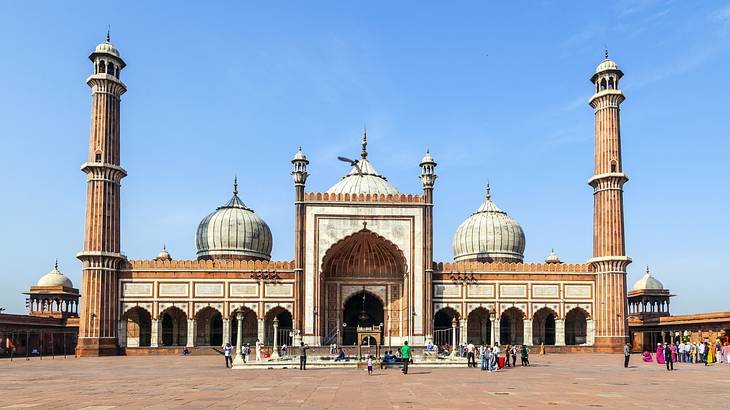 One of the most famous landmarks on this 2 day Delhi itinerary is Jama Masjid Mosque