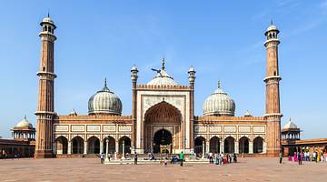One of the most famous landmarks on this 2 day Delhi itinerary is Jama Masjid Mosque