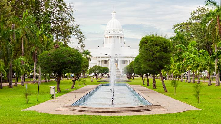 Viharamahadevi Park Viharamahadevi Park