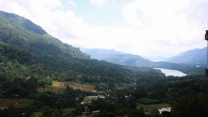 Gregory Lake, Nuwara Eliya, Sri Lanka Gregory Lake, Nuwara Eliya, Sri Lanka