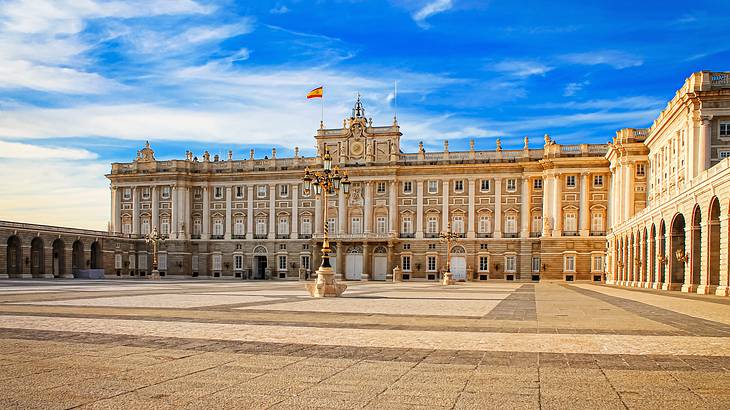 A square in front of a Baroque-style palace with many columns in its facade