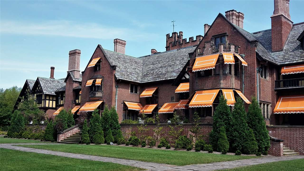 One of the fun things to do in Akron, Ohio, is visiting Stan Hywet Hall & Gardens