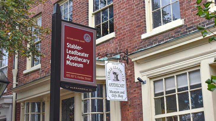 A red brick building next to a sign that says "Stabler-Leadbeater Apothecary Museum"