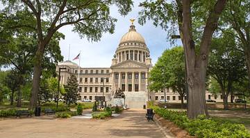 One of the fun things to do in Jackson, MS, is visiting the Mississippi State Capitol