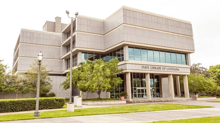 A building with glass windows and a "State Library of Louisiana" sign