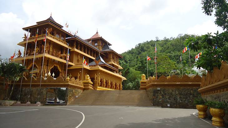 Mahamevnawa Monastery, Sri Lanka
