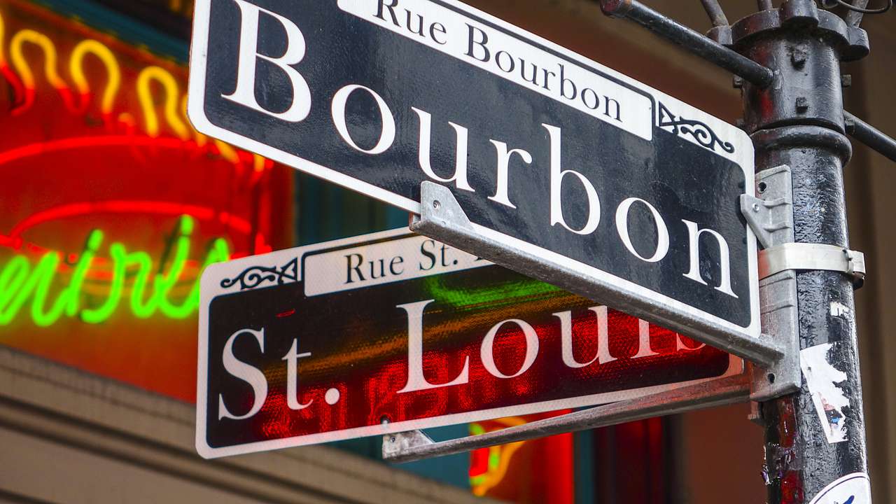 Black and white street signs for "Bourbon" and "St-Louis" streets