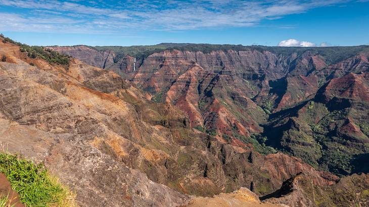 One of the best excursions in Kauai, Hawaii, is a Waimea Canyon guided tour