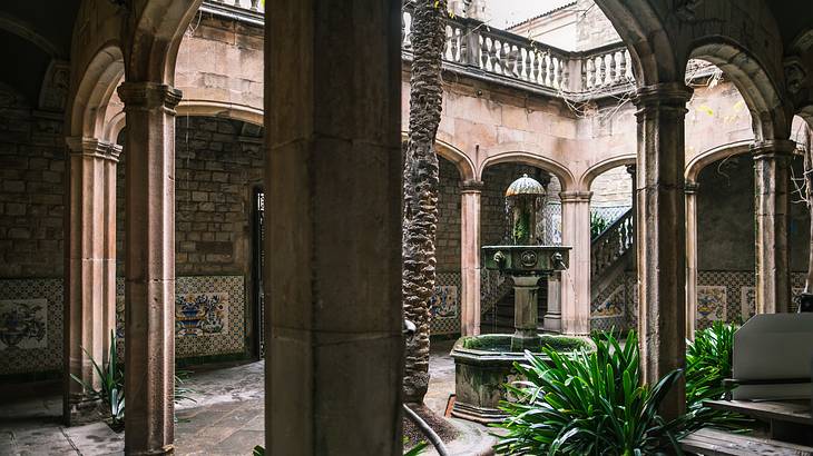 Courtyard, Gothic Building, Barcelona, Spain Courtyard, Gothic Building, Barcelona, Spain