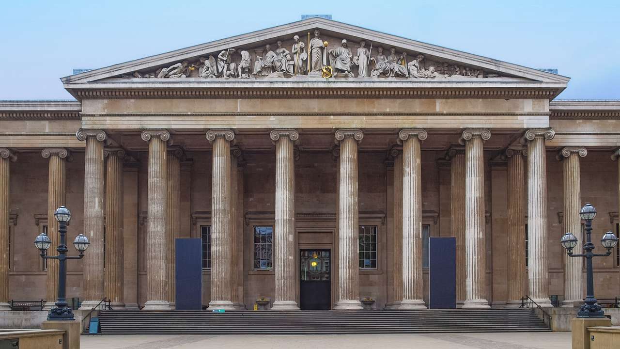 The British Museum's façade with several columns, one of the famous London landmarks