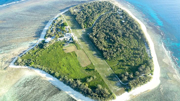 Aerial photo of the green Lady Elliot Island, a great weekend getaway from Brisbane