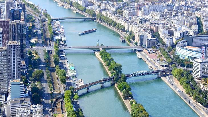 A river with bridges and a length of land in the middle surrounded by buildings