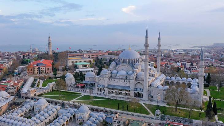 An aerial shot of the Süleymaniye Mosque, Istanbul, Turkey