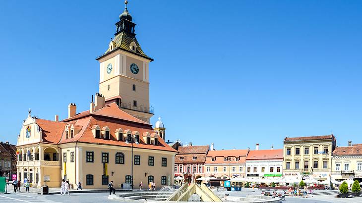 Picture of a public square surrounded by other buildings, Brasov, Romania