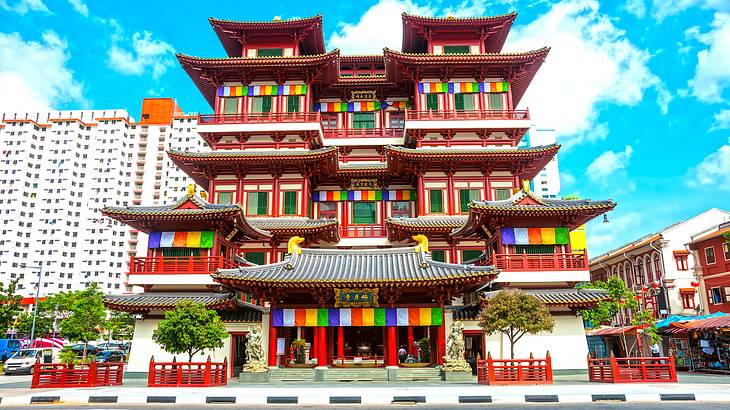 The Colourful Buddha Tooth Relic Temple in Chinatown, Singapore