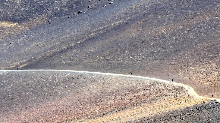 People hiking a volcanic crater and mountain, Keonehe'ehe'e Trail, Maui, Hawaii, USA