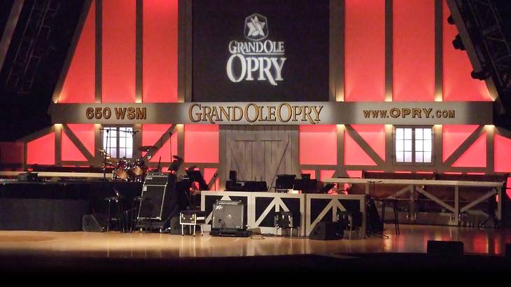 One of the facts about Tennessee state is that the Opry hosts weekly music concerts