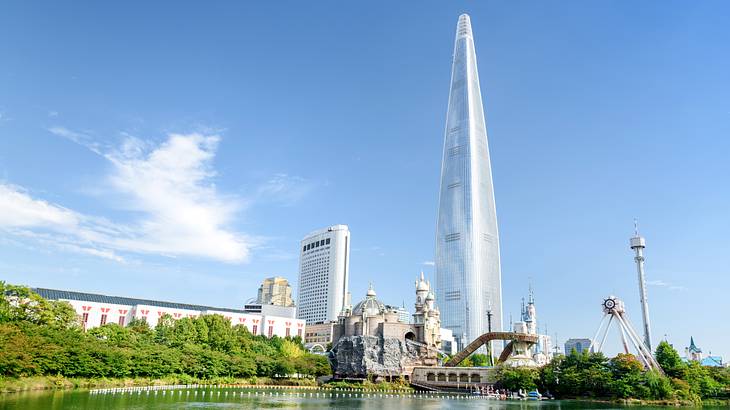 A city skyline with buildings, water and a tall skyscraper in view