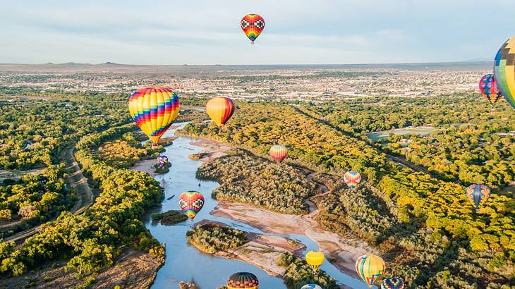 One of the many fun date ideas in Albuquerque is taking a hot air balloon ride