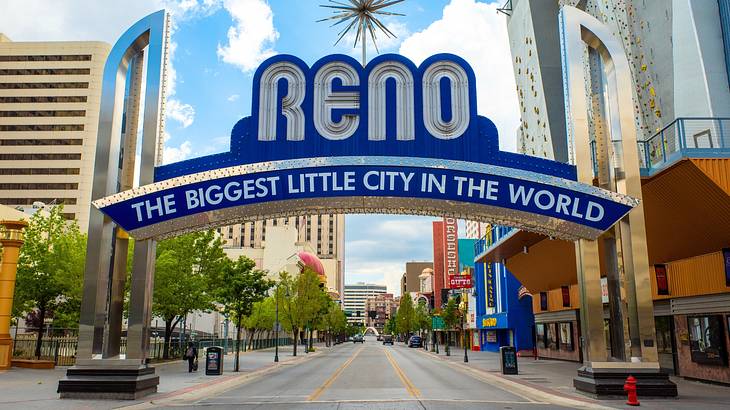 An blue and white arch that says "Reno, The Biggest Little City in the World"