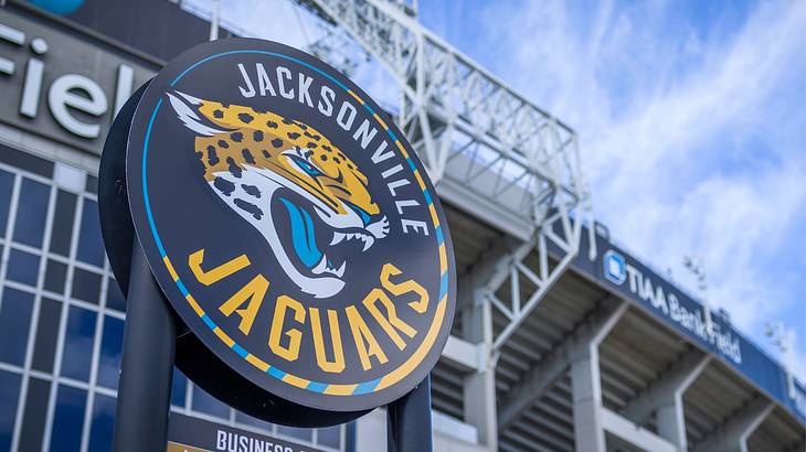 One of the fun things to do in Jacksonville, FL, for couples is seeing a Jaguars game