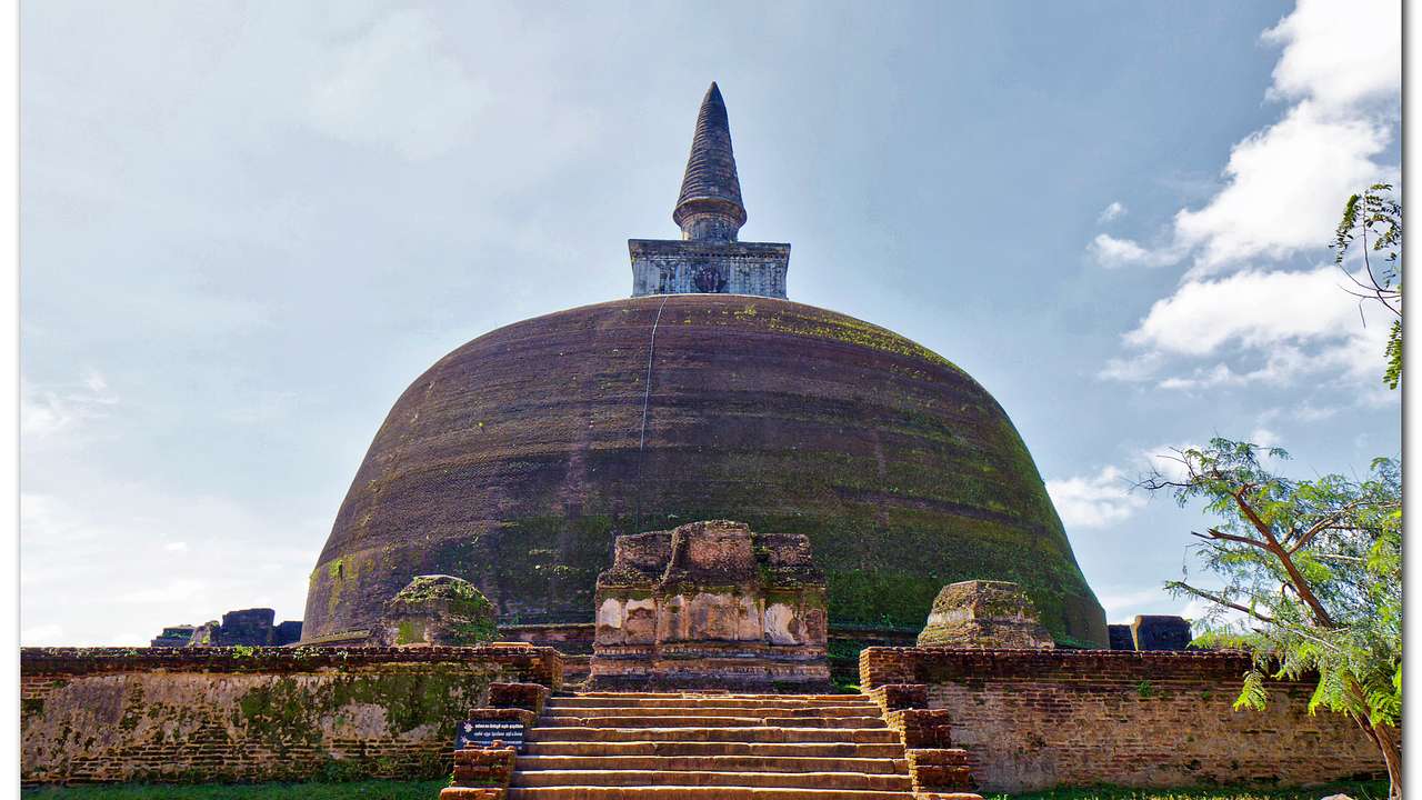 Rankoth Vehera is one of the famous places to visit in Polonnaruwa