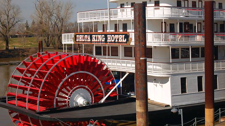A riverboat with a sign saying "Delta King Hotel"