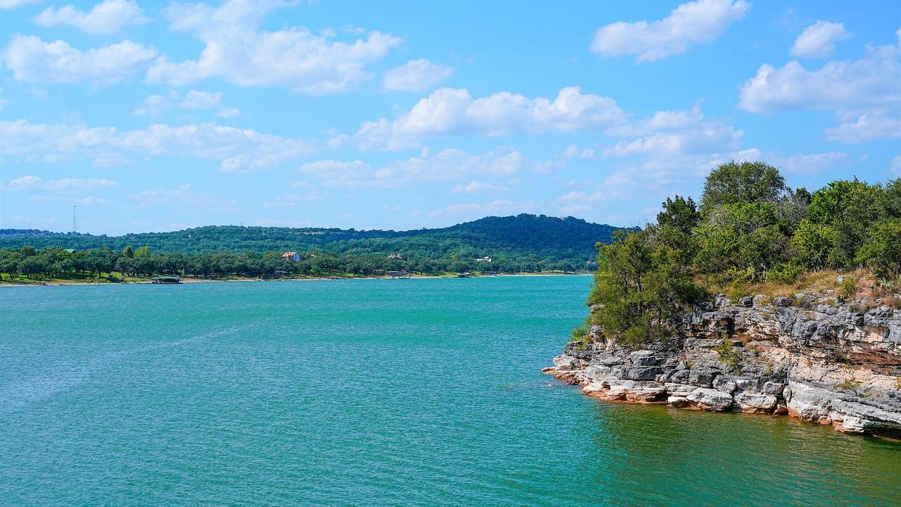 One of numerous fun Austin date ideas is going on a Lake Travis boat tour