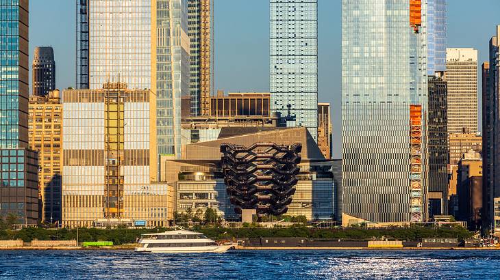 One of the most romantic things to do in NYC for couples is going on a dinner cruise