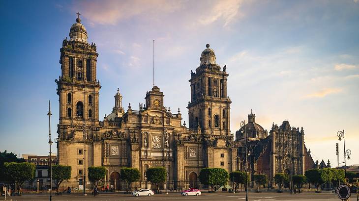 One of the most famous landmarks in Mexico is Catedral Metropolitana