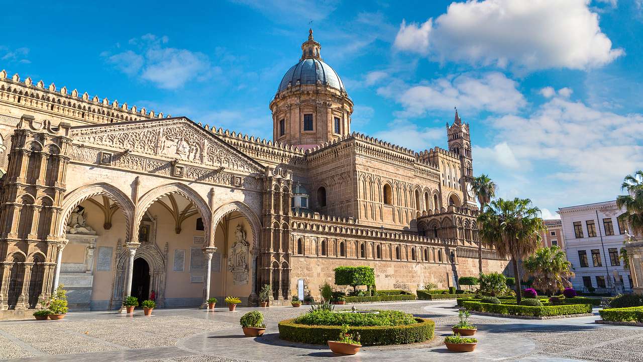 Centro Storico is where to stay in Palermo for walking and sightseeing tours