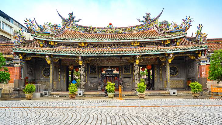 The outside of a temple in Taipei, Taiwan on a nice day