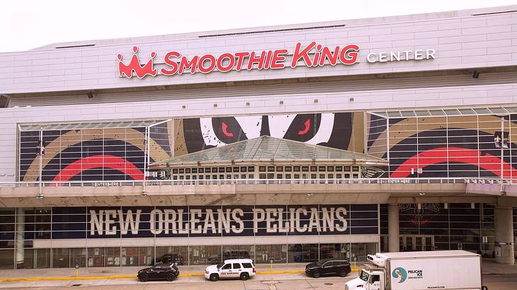 An arena with signs that say "Smoothie King" and "New Orleans Pelicans"