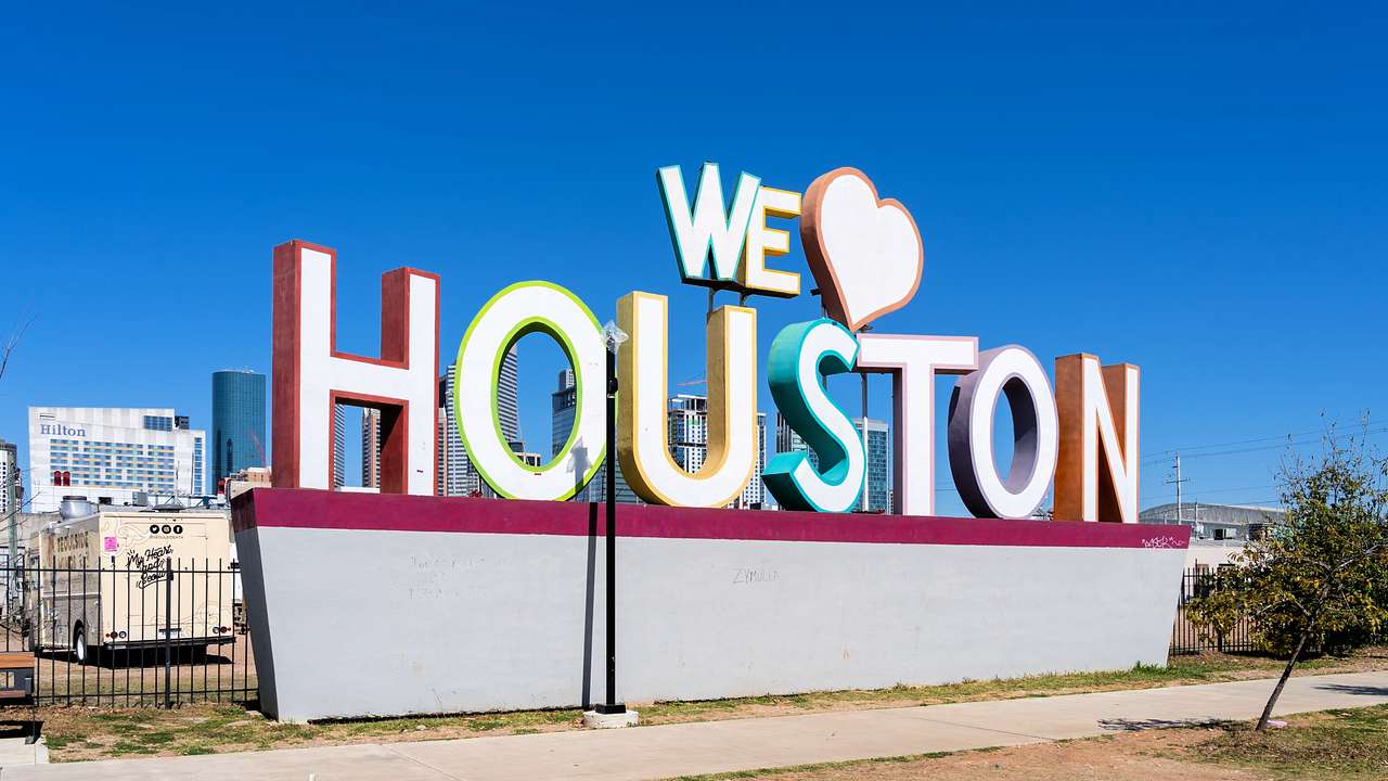 A giant sign saying "We (heart) Houston"