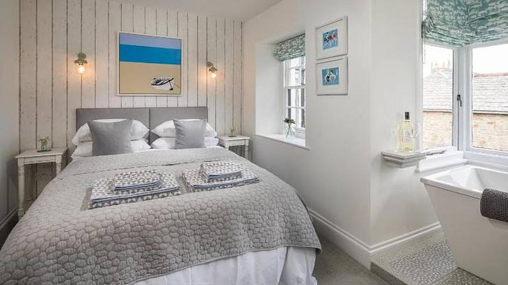A room at the Penwyth House, one of the best bed & breakfasts in Cornwall