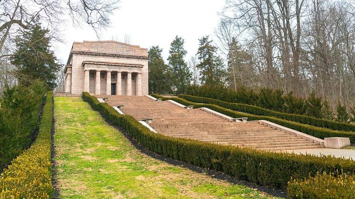 One of the most famous Kentucky landmarks is the Lincoln Memorial and Birthplace