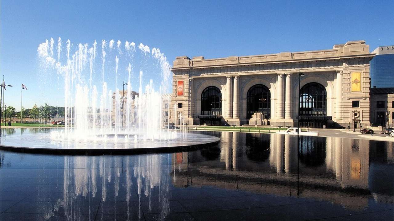 One of numerous fun date ideas in Kansas City, MO, is exploring Union Station
