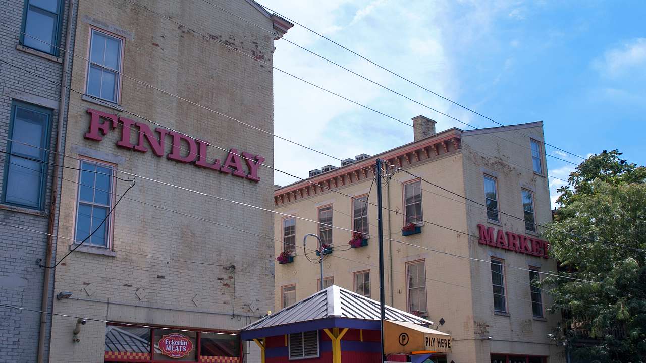 A stone building with a red sign on it that says "Findlay"