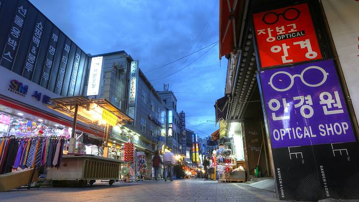 Namdaemun, one of the best Seoul night markets, filled with street stalls Namdaemun, one of the best Seoul night markets, filled with street stalls