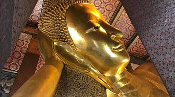 A close up of the golden head of the Reclining Buddha found in Wat Pho